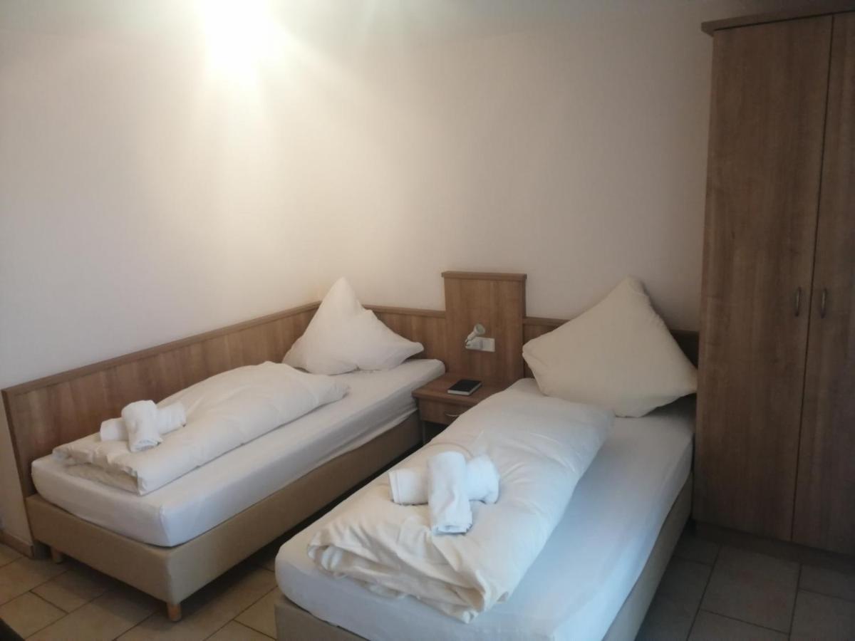 Hotel-Restaurant Zum Baeumle Süßen エクステリア 写真