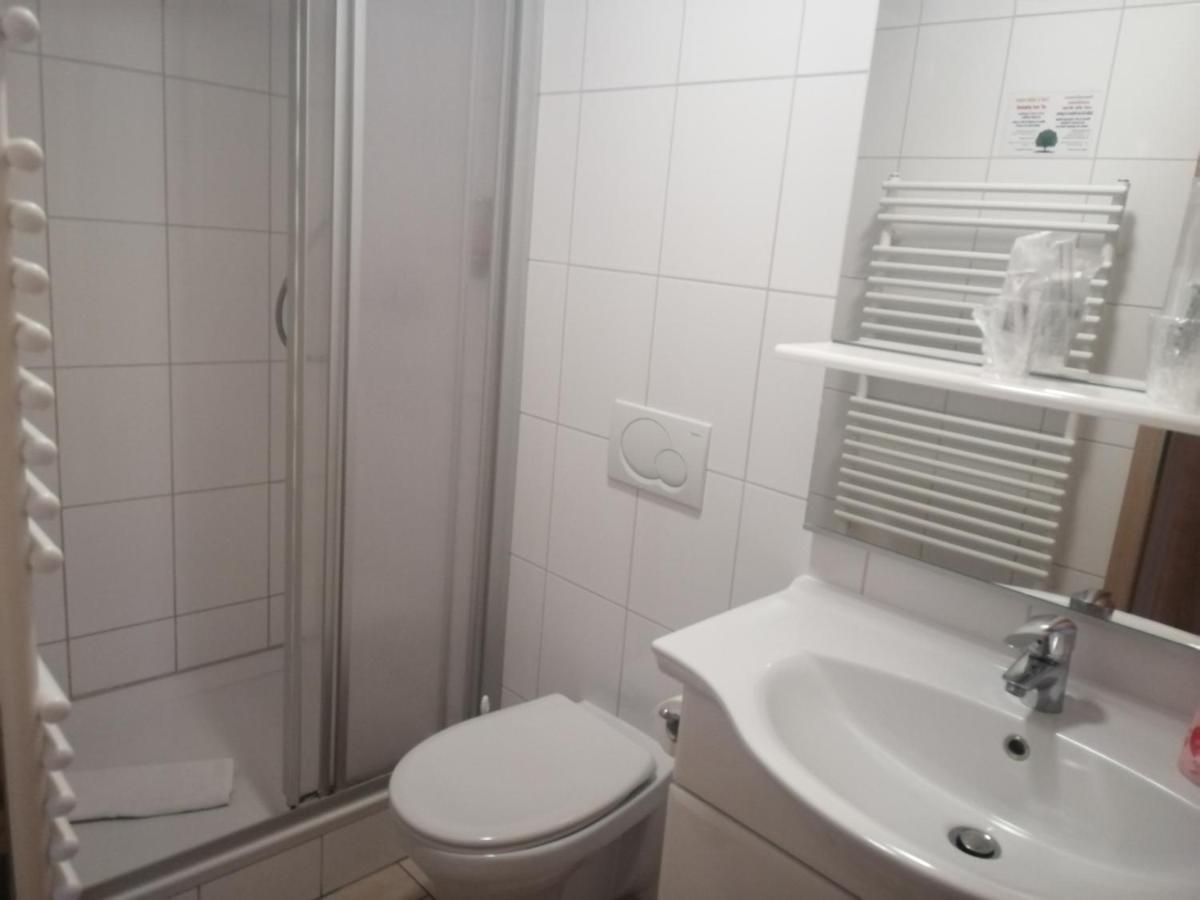 Hotel-Restaurant Zum Baeumle Süßen エクステリア 写真