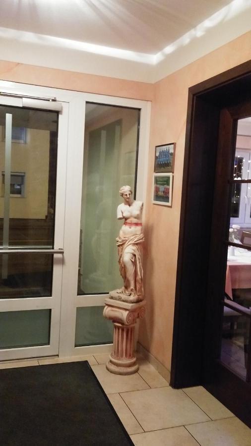 Hotel-Restaurant Zum Baeumle Süßen エクステリア 写真